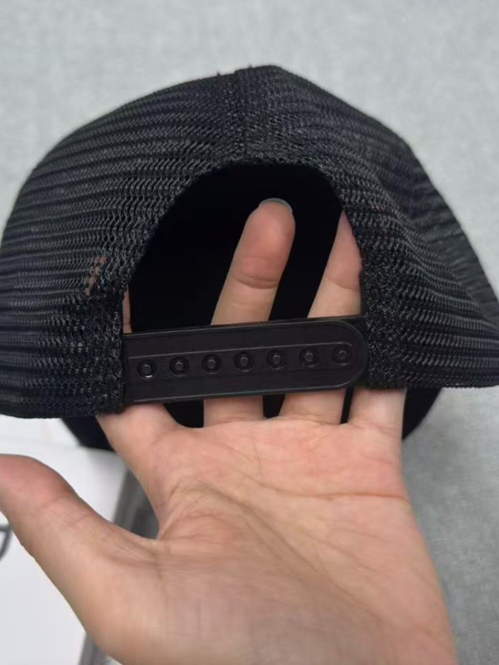 ALO Yoga District Trucker Hat Black NWT 🪁 Unisex Cap - Picture 3 of 5